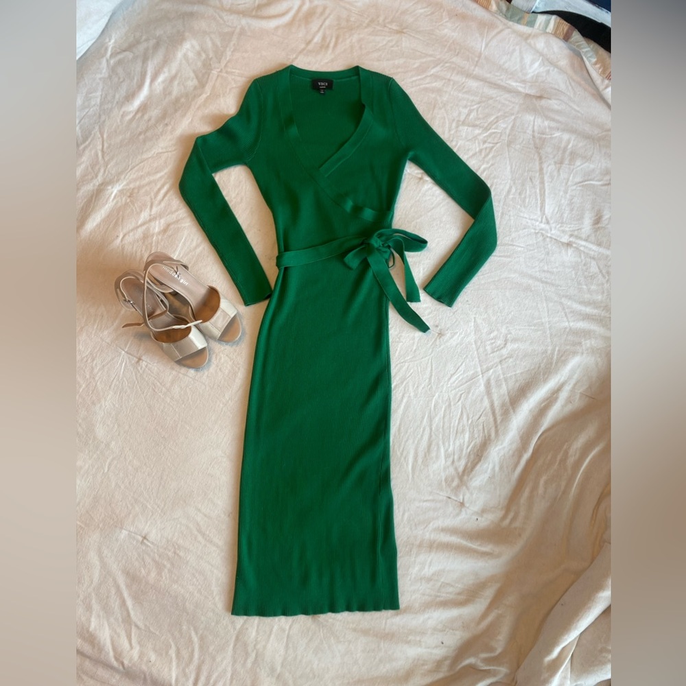 Vici wrap dress - size L Never worn!